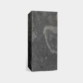 Khối chữ nhật lớn sắc Hắc Nham khi tắt