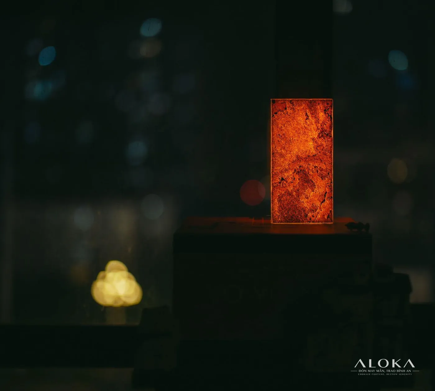 Khối chữ nhật trong không gian, khối đá năng lượng thấu quang ALOKA