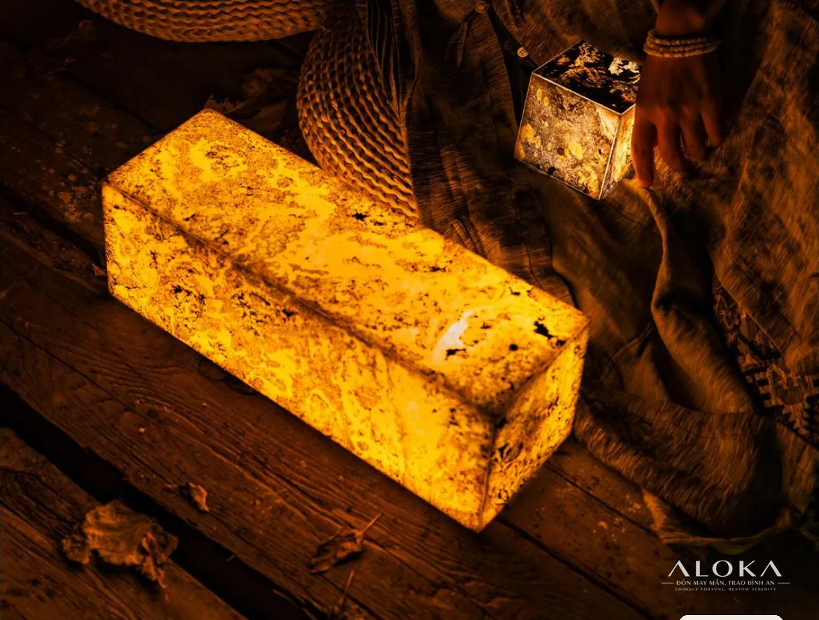 Khối chữ nhật lớn trong không gian, khối đá năng lượng thấu quang ALOKA