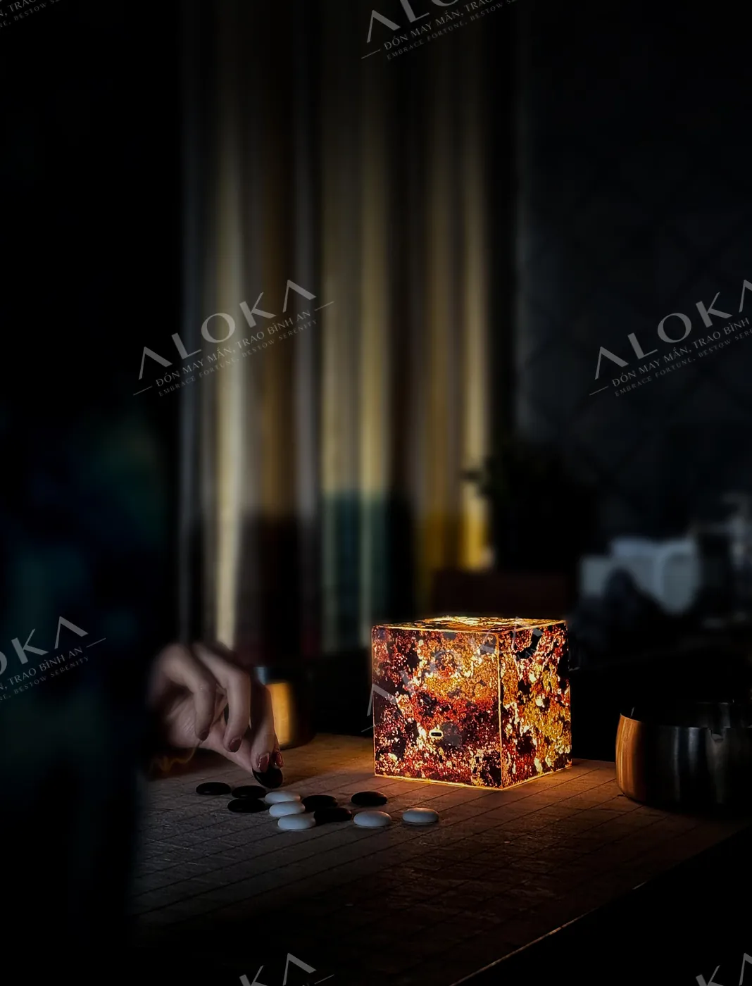 Khối vuông trong không gian, khối đá năng lượng thấu quang ALOKA
